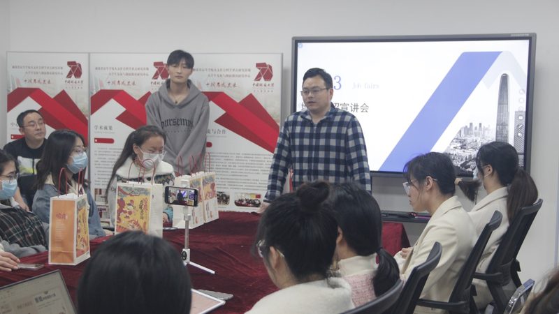企业培训器材主要分为以下几类：